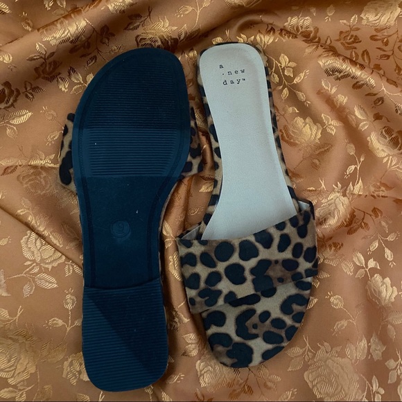 Leopard Slides - Picture 2 of 3